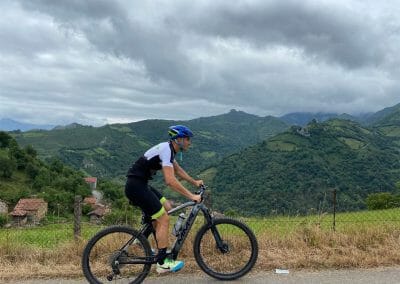 BTT subiendo a Gamonedo