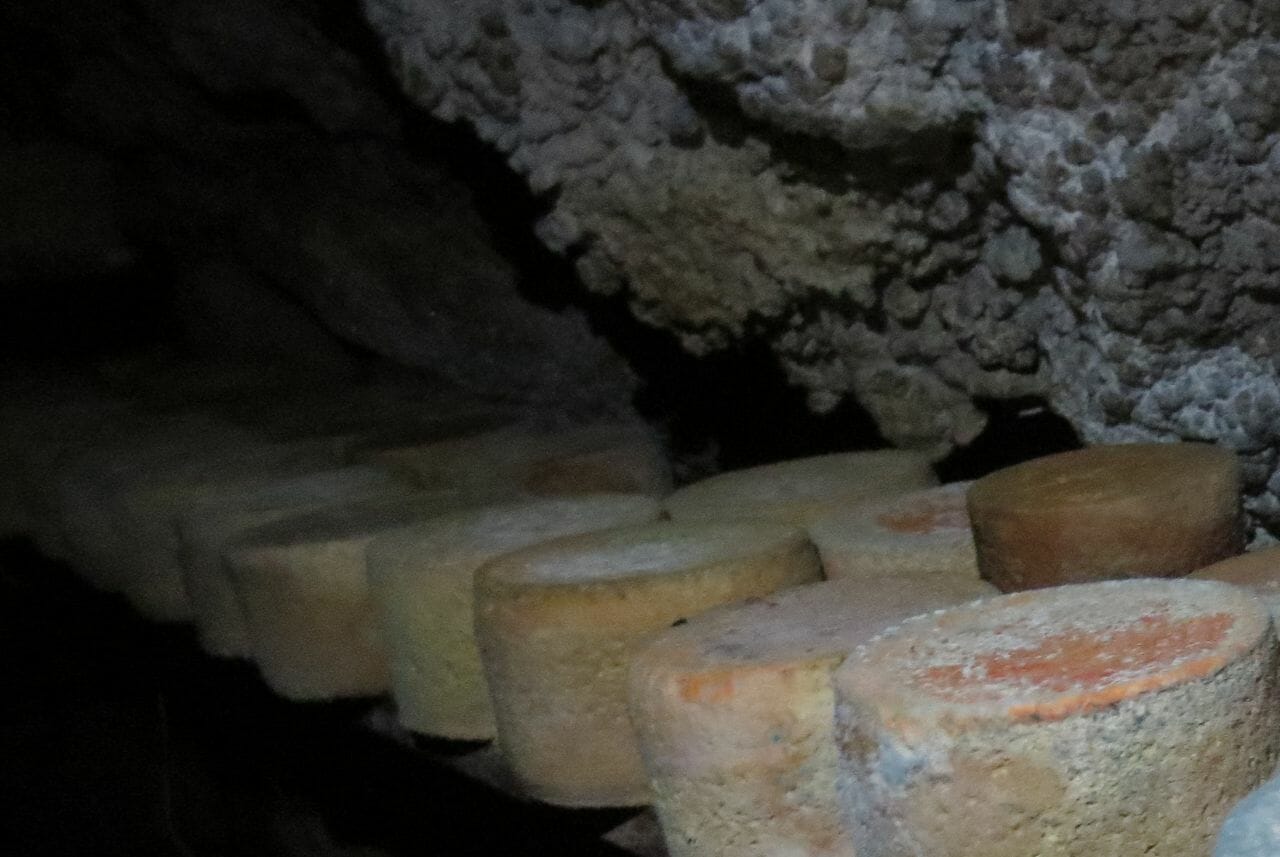 Gamoneu cheese ripening in a natural cave