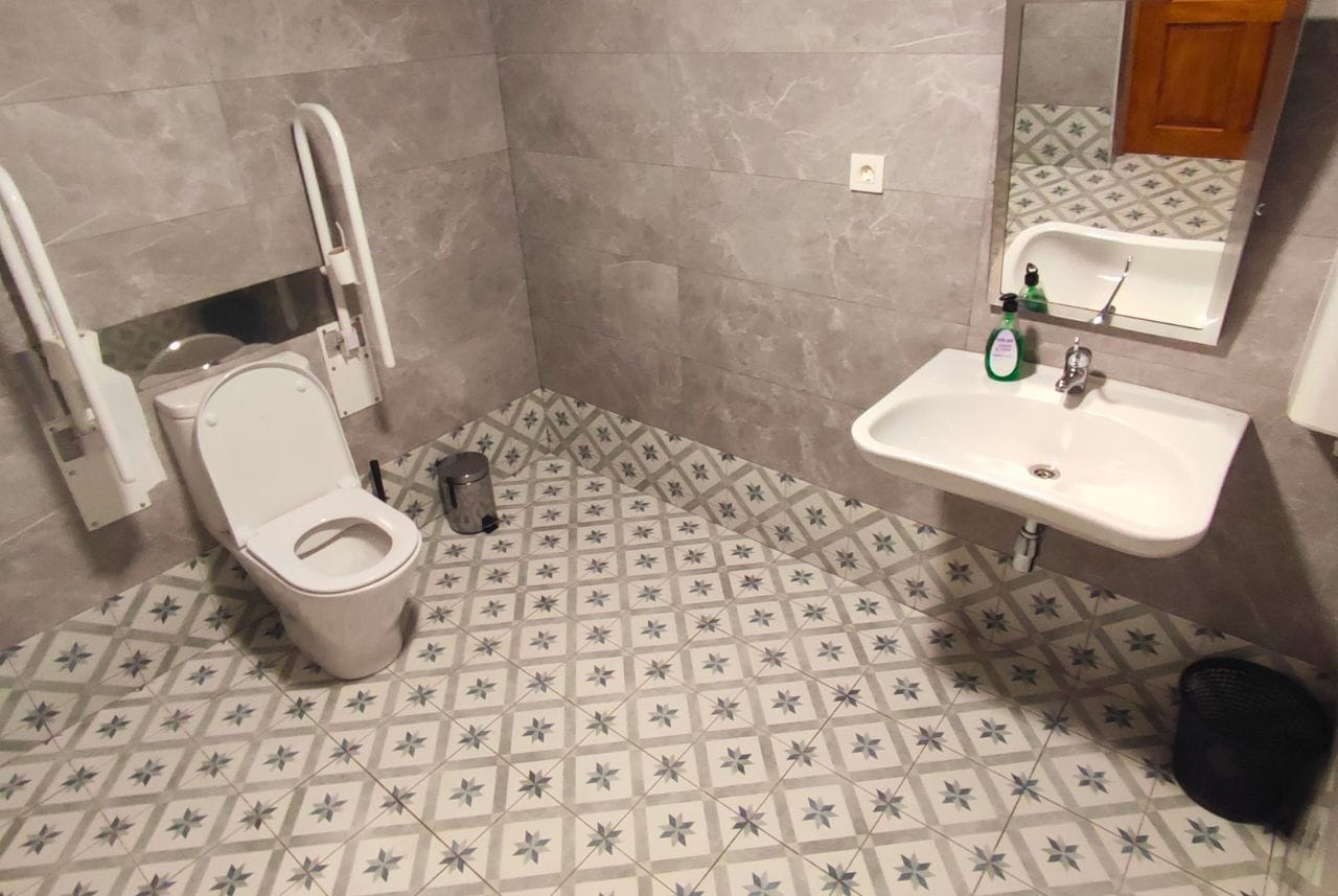 Baño adaptado PMR Restaurantes El Soberan