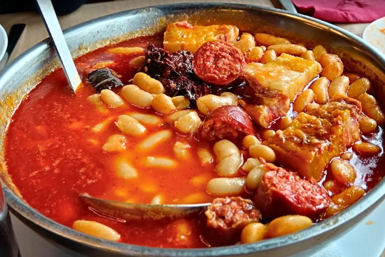 Cazuela con fabada de la Sidrería Moreno